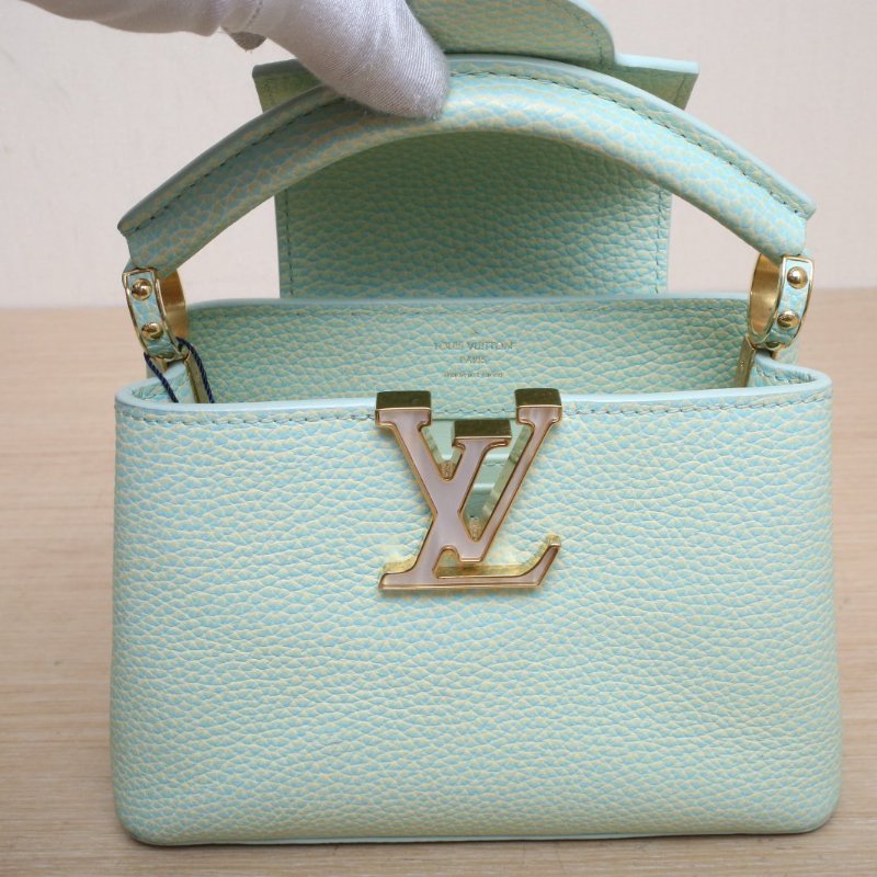 LOUIS VUITTON CapucinesMini21薄荷綠牛皮金扣晶片肩背包-3