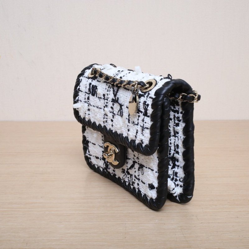 CHANEL 黑白毛呢晶片開淺金扣22CCF季節款口蓋包豆腐包18肩背包-4