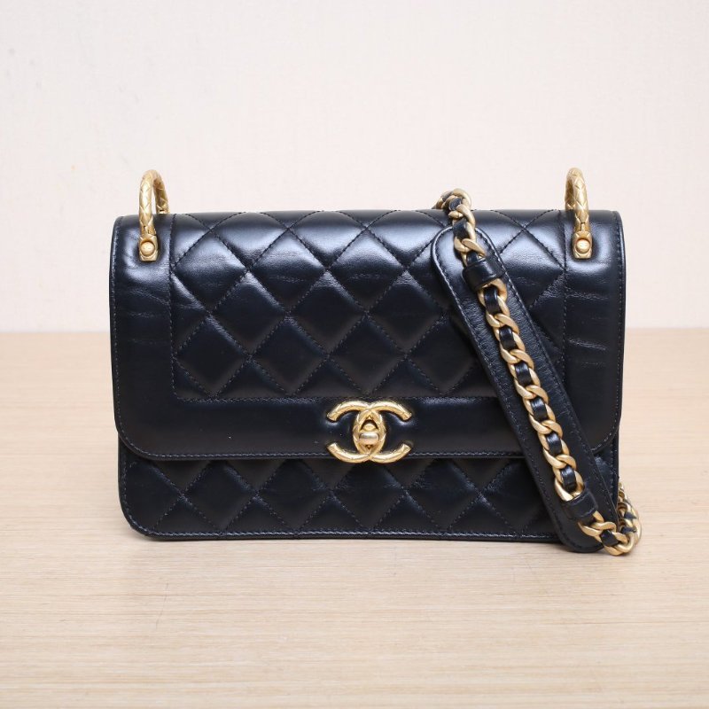 CHANEL 21K復古戴妃包23黑色牛皮晶片開金扣肩背包-1