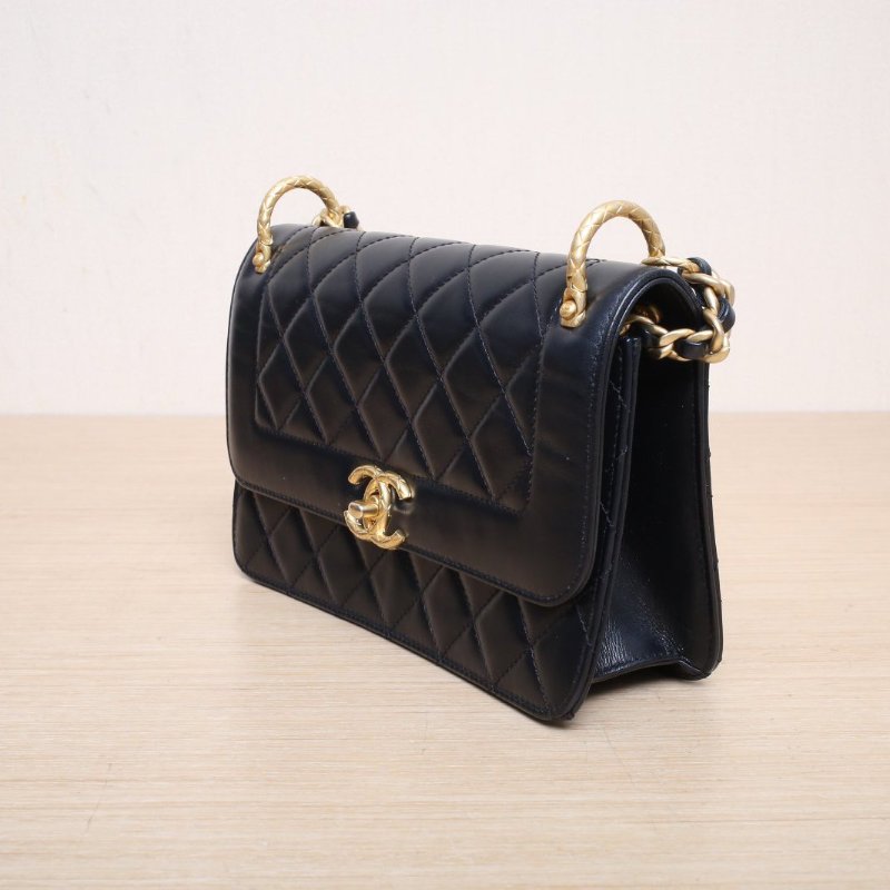 CHANEL 21K復古戴妃包23黑色牛皮晶片開金扣肩背包-4