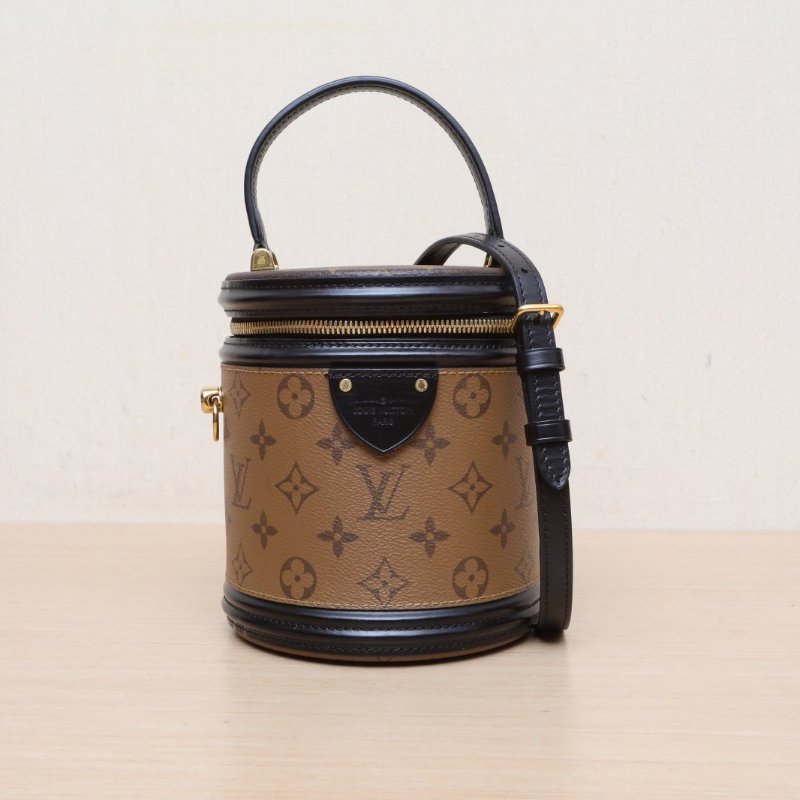 LOUIS VUITTON CANNES圓桶包拼色PVC晶片老花肩背包-1
