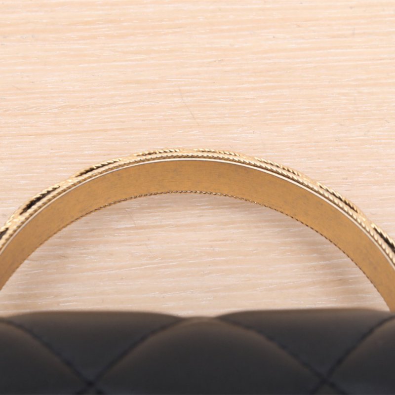 CHANEL 23ACF口蓋包23.5浮雕蕾絲手柄黑色羊皮晶片開金扣肩背包-2