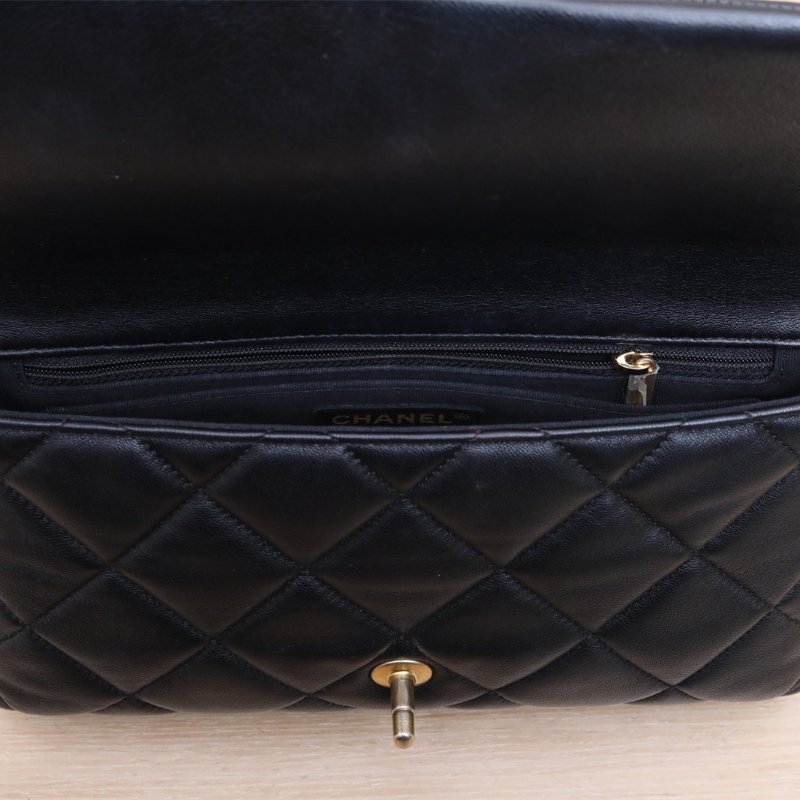 CHANEL 21B口蓋包25.5黑色羊皮晶片開珍珠拼皮穿扣肩背包-2