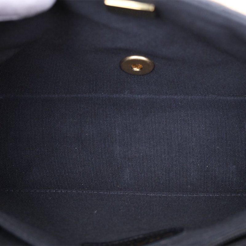 CHANEL 21B口蓋包25.5黑色羊皮晶片開珍珠拼皮穿扣肩背包-3