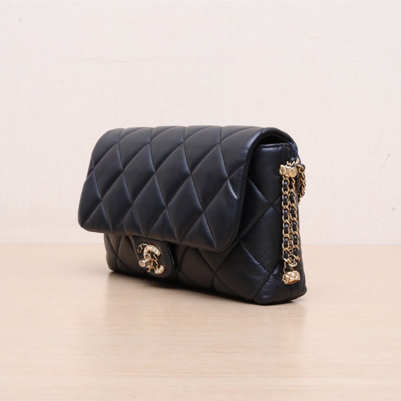 CHANEL 21B口蓋包25.5黑色羊皮晶片開珍珠拼皮穿扣肩背包-4