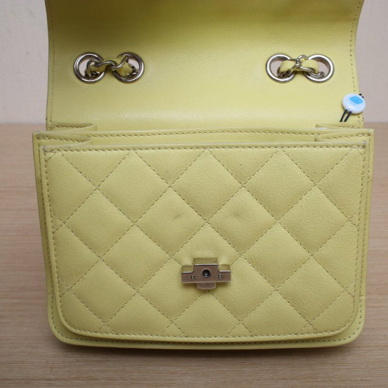 CHANEL 古巴扣菱格紋單肩手提郵差包黃色牛皮25開銀扣肩背包-3