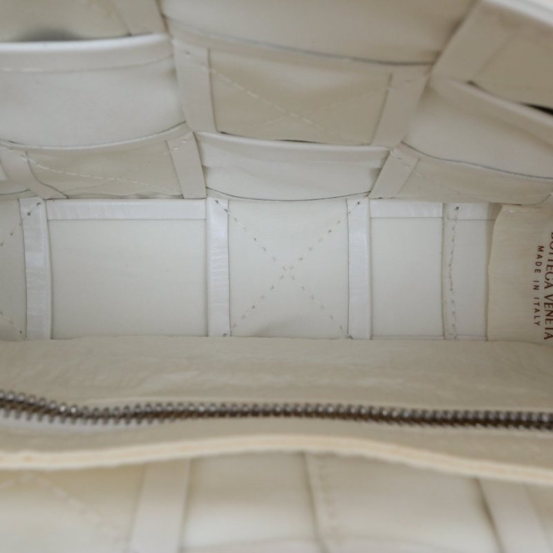 BOTTEGA VENETA Cassette23寬肩帶白色牛皮肩背包-2