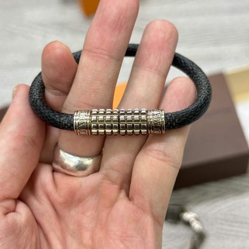 Louis Vuitton lv 手環 手鍊 皮革 壓印 老花-2