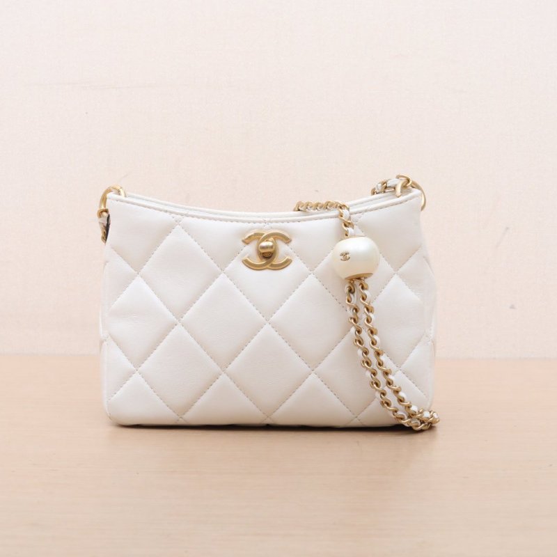 CHANEL 24S雙珍珠HOBO/20白色羊皮晶片開金扣肩背包-1