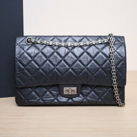 CHANEL 2.55口蓋包大號28黑色牛皮25開銀扣肩背包