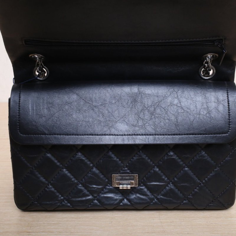 CHANEL 2.55口蓋包大號28黑色牛皮25開銀扣肩背包-2