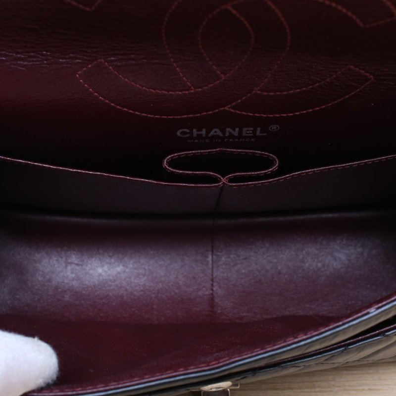 CHANEL 2.55口蓋包大號28黑色牛皮25開銀扣肩背包-4