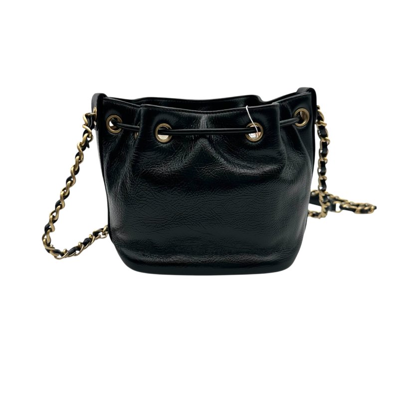 【美收精品】CHANEL 黑色亮皮小水桶包 B-992【隔月月中將轉賣至日本 上架期限30天】-1