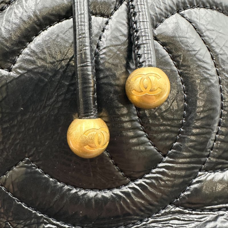 【美收精品】CHANEL 黑色亮皮小水桶包 B-992【隔月月中將轉賣至日本 上架期限30天】-9