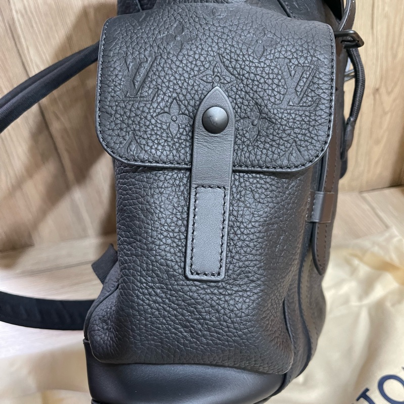Lv小牛皮革壓紋後背包(原價14萬多現在65折出清價❗️)-13
