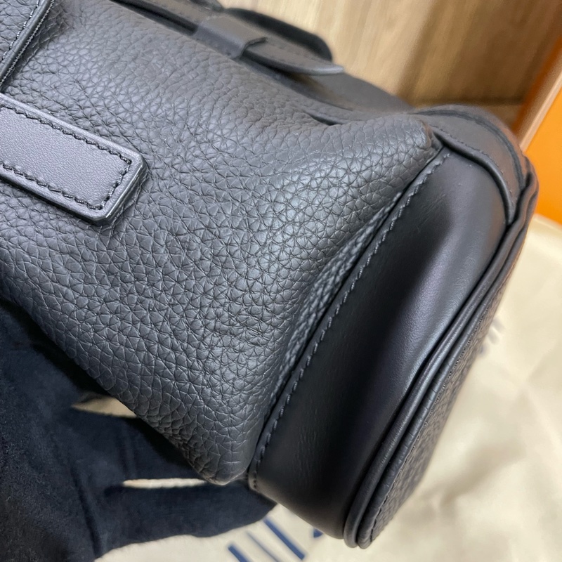 Lv小牛皮革壓紋後背包(原價14萬多現在65折出清價❗️)-15