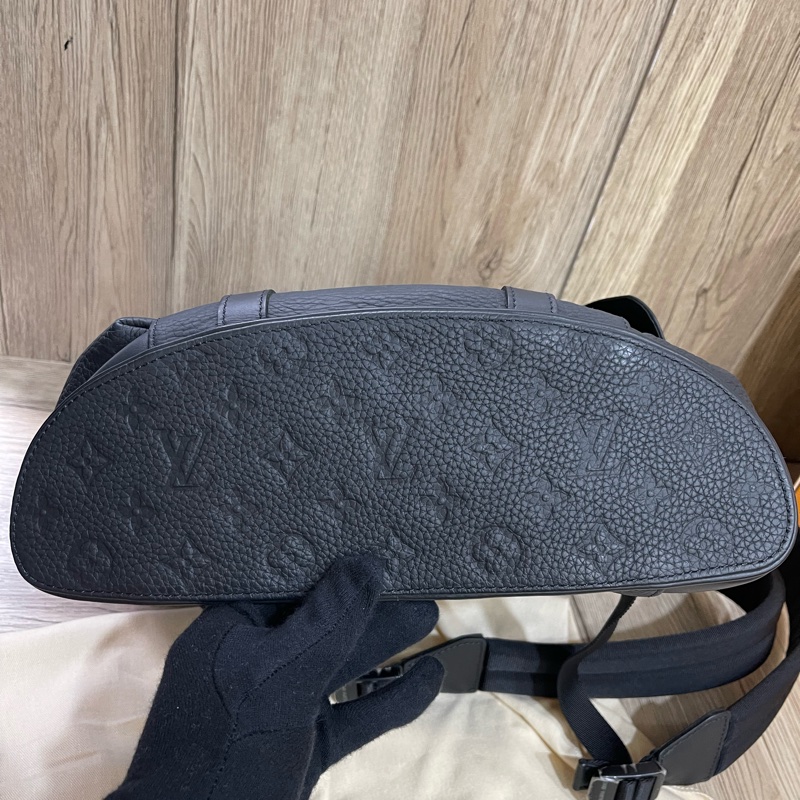 Lv小牛皮革壓紋後背包(原價14萬多現在65折出清價❗️)-20