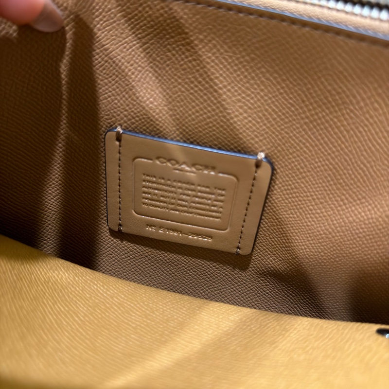 COACH 大容量素面托特包-11