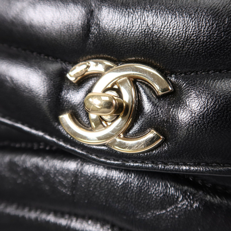 CHANEL 羊皮皮革Seasonal Chevron Flap金扣鏈帶肩背袋-9