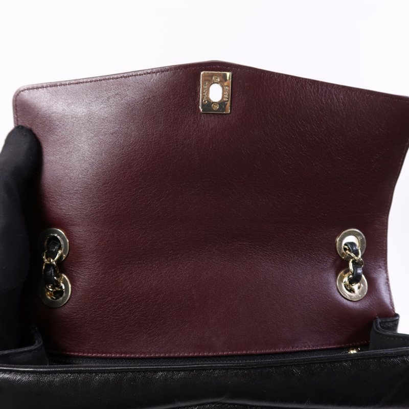 CHANEL 羊皮皮革Seasonal Chevron Flap金扣鏈帶肩背袋-10