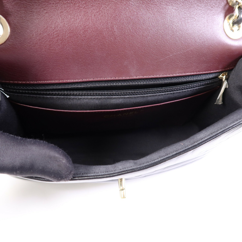 CHANEL 羊皮皮革Seasonal Chevron Flap金扣鏈帶肩背袋-11