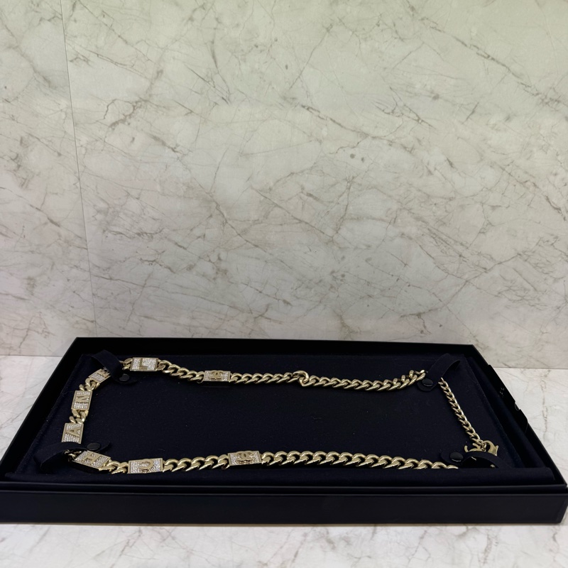 CHANEL字母方鑽淡金項鍊-0