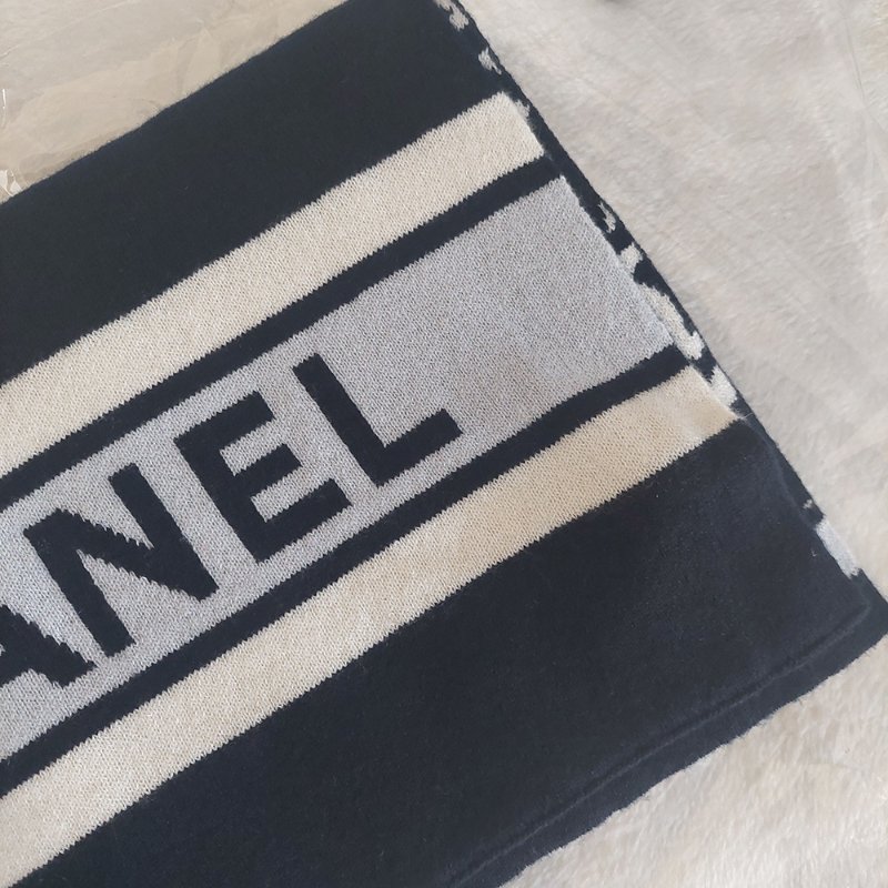 CHANEL香奈兒 經典雙C文字LOGO 羊絨圍巾-16