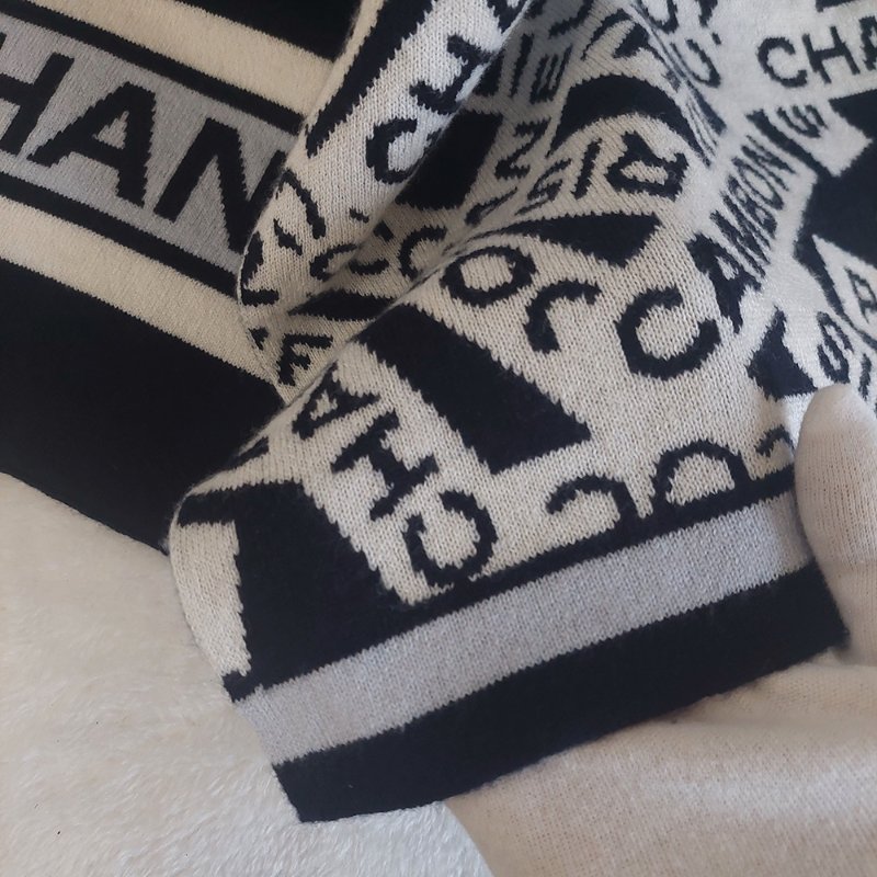 CHANEL香奈兒 經典雙C文字LOGO 羊絨圍巾-41