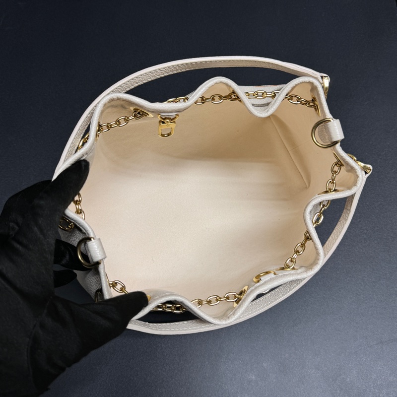 (99新閒置💝) LV ByThePool 晶片款 限量秀款 餃子包 專櫃13萬多!-13