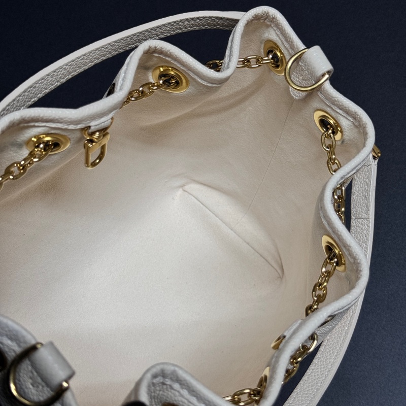 (99新閒置💝) LV ByThePool 晶片款 限量秀款 餃子包 專櫃13萬多!-14