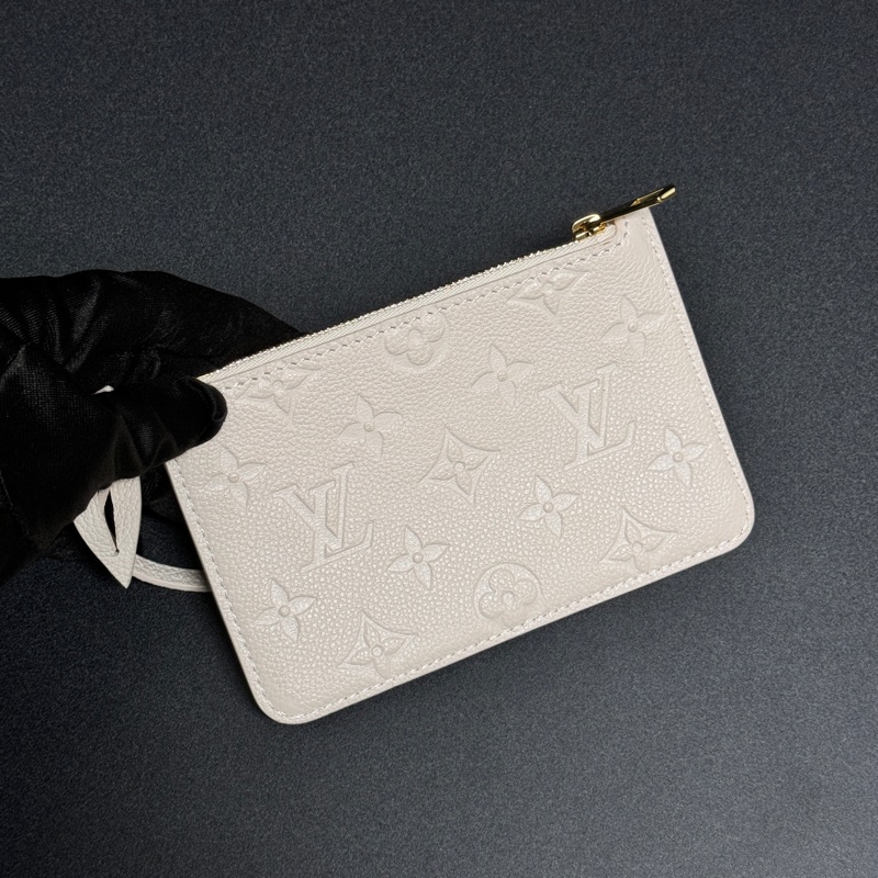 (99新閒置💝) LV ByThePool 晶片款 限量秀款 餃子包 專櫃13萬多!-21