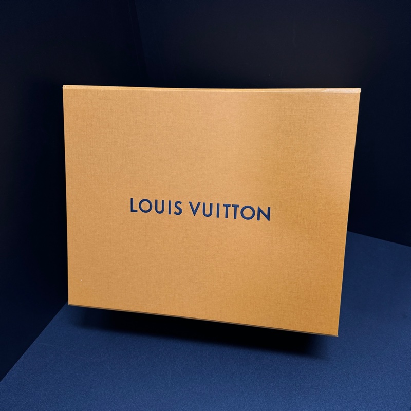 (99新閒置💝) LV ByThePool 晶片款 限量秀款 餃子包 專櫃13萬多!-24