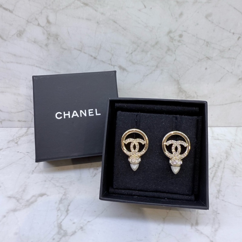 CHANEL淡金水鑽雙C圓框水滴珍珠耳環-0