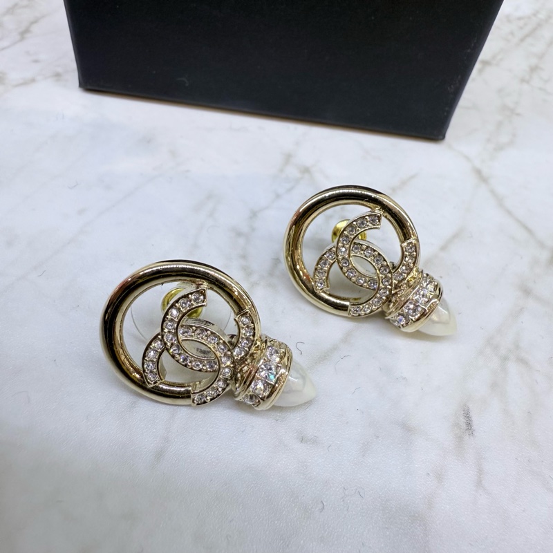 CHANEL淡金水鑽雙C圓框水滴珍珠耳環-2