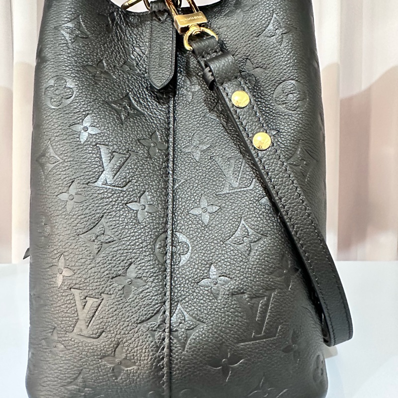 LV neonoe黑色全牛皮壓紋水桶包-1
