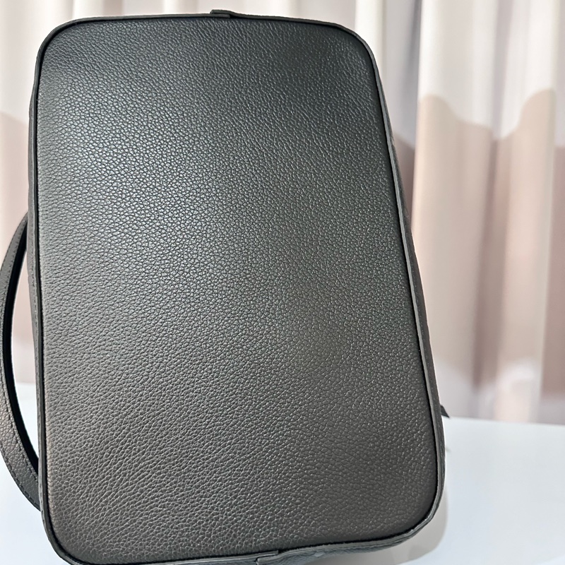 LV neonoe黑色全牛皮壓紋水桶包-4