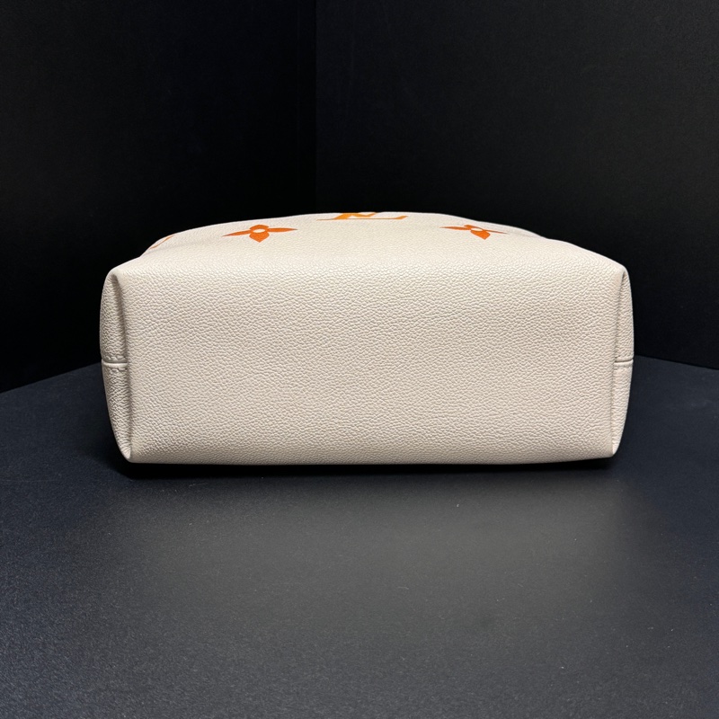 (99新閒置品💝) LV ByThePool 晶片款 限量秀款 餃子包 專櫃13萬多!-14