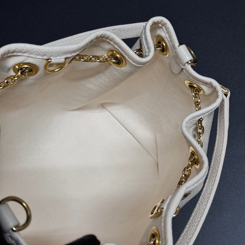 (99新閒置品💝) LV ByThePool 晶片款 限量秀款 餃子包 專櫃13萬多!-21