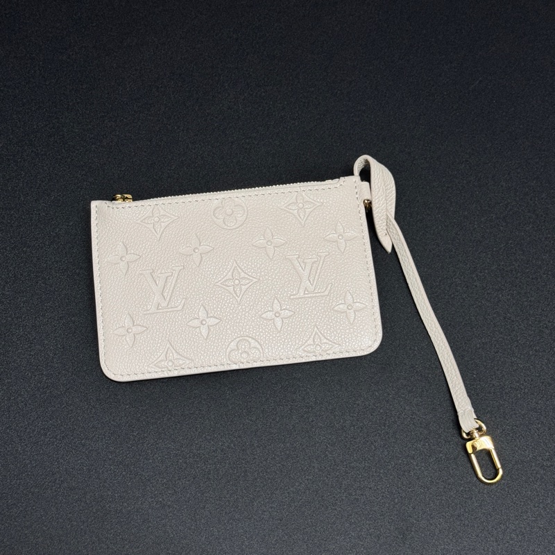 (99新閒置品💝) LV ByThePool 晶片款 限量秀款 餃子包 專櫃13萬多!-25