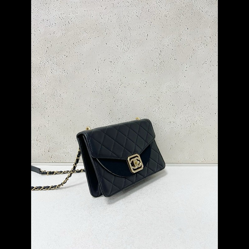 Chanel 21K Flap Vag
方鑽扣-3