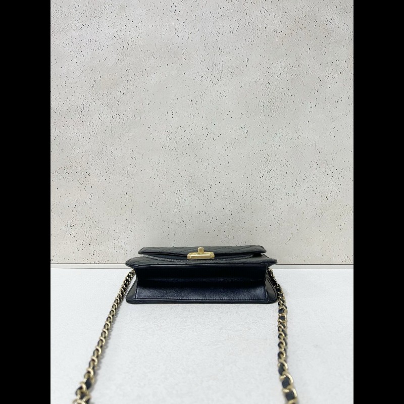 Chanel 21K Flap Vag
方鑽扣-4