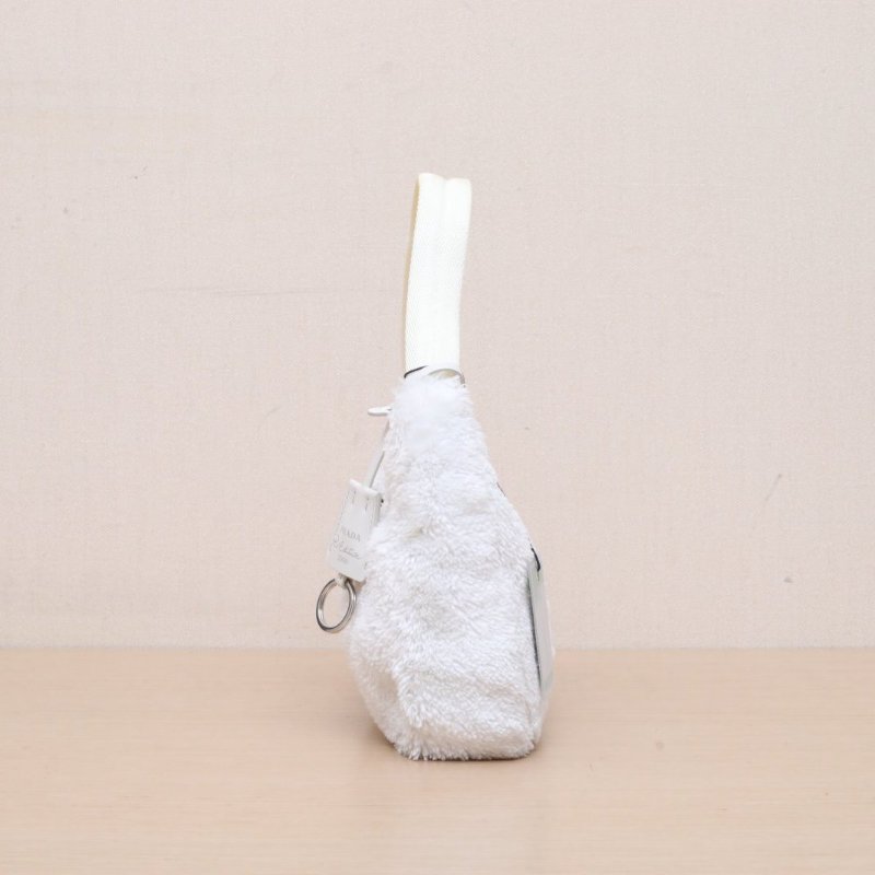 PRADA Hobo腋下包毛絨白色羊毛銀扣肩背包-4