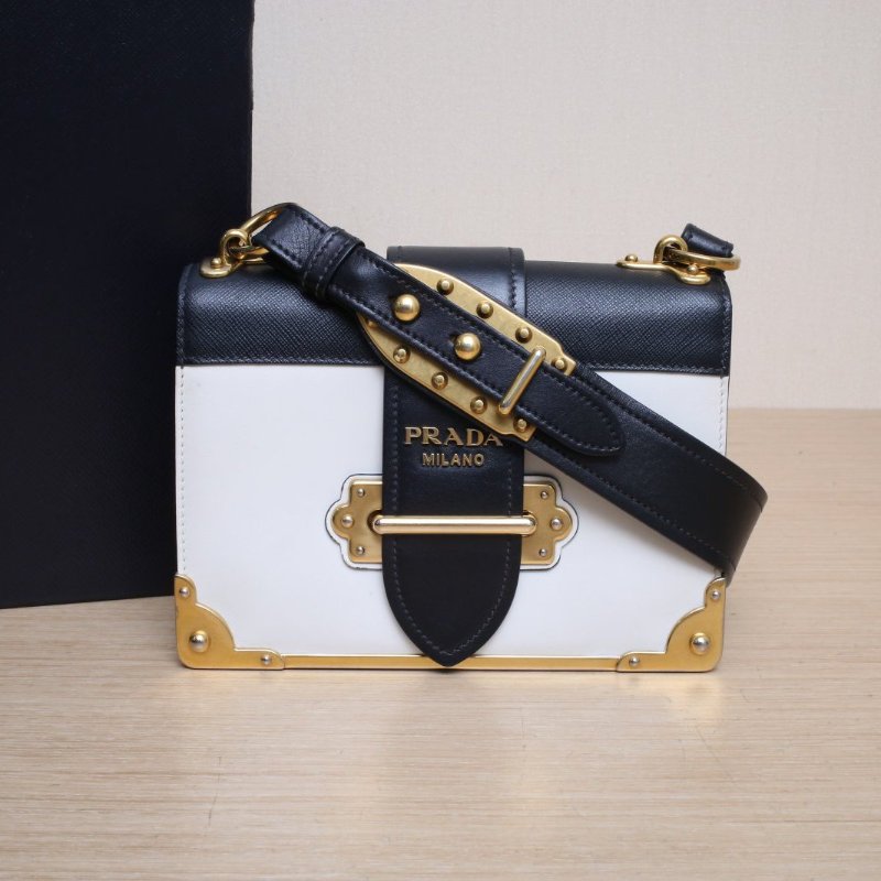 PRADA Cahier盒子包20黑白牛皮金扣肩背包-0