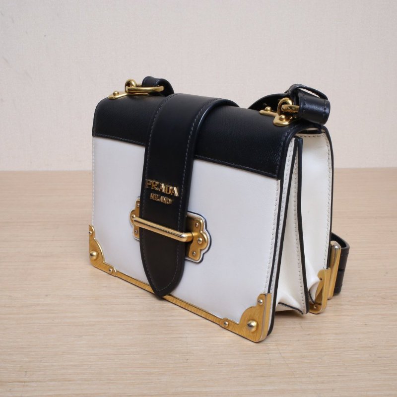 PRADA Cahier盒子包20黑白牛皮金扣肩背包-4