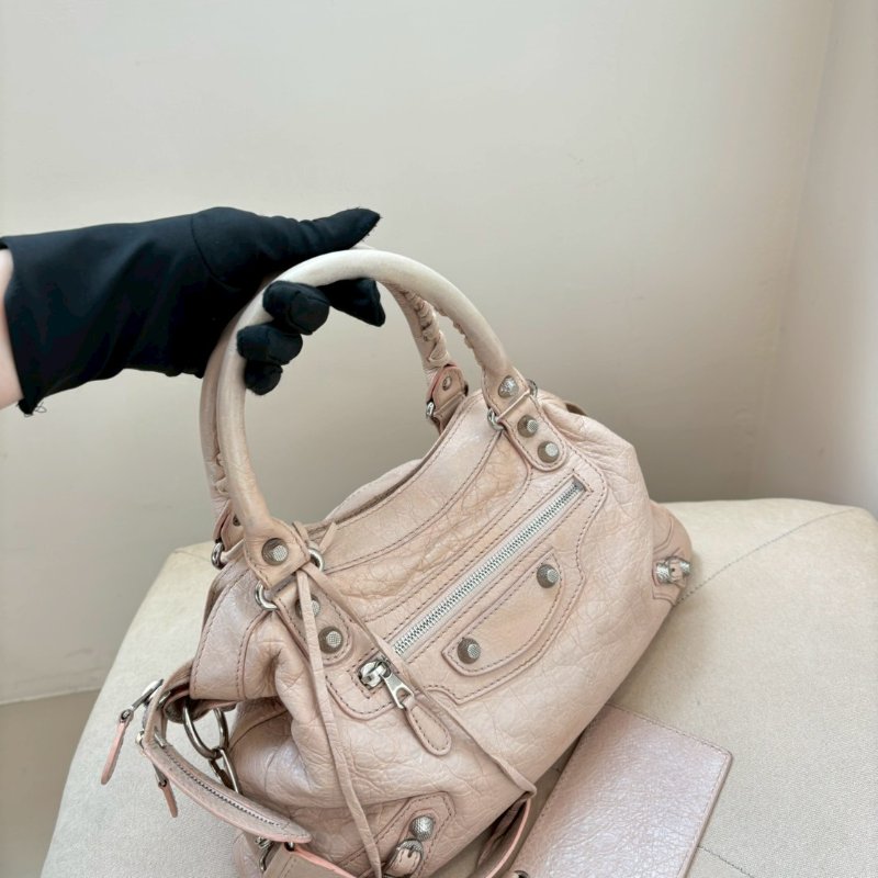 Balenciaga寶寶粉機車包-4