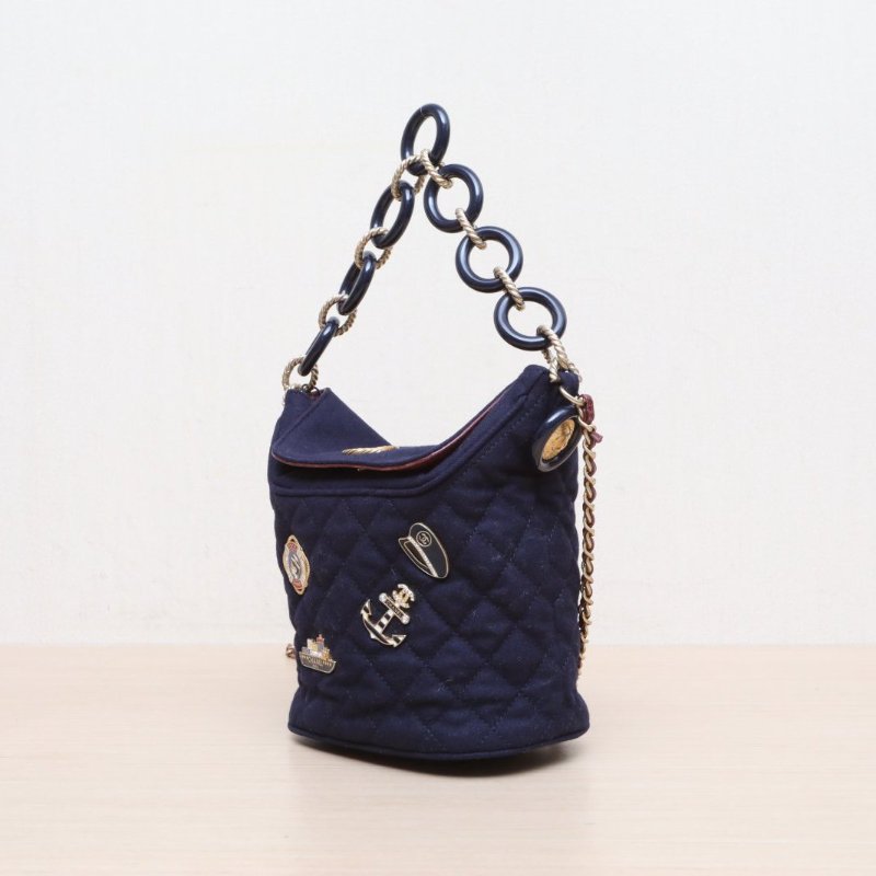 CHANEL 藍色毛呢26開金扣徽章漢堡限量款水桶包肩背包-3