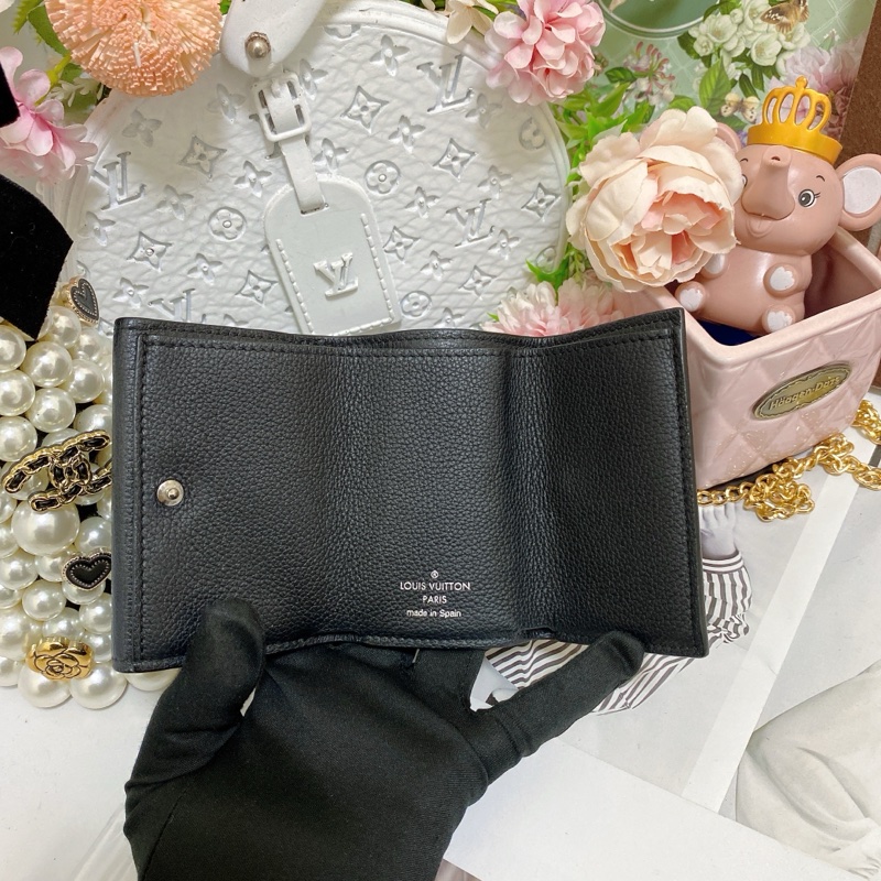 LV M63921 Lockmini三折短夾 🏅-18