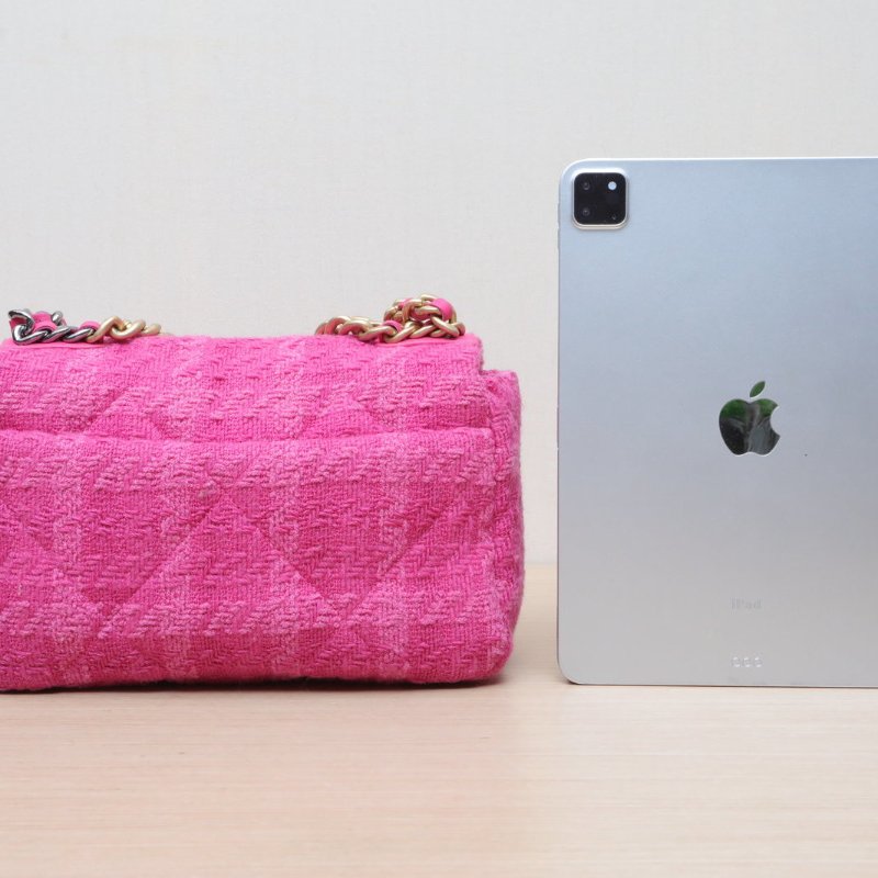 CHANEL 19BAG口蓋包小號26粉色毛呢28開金銀扣肩背包-4