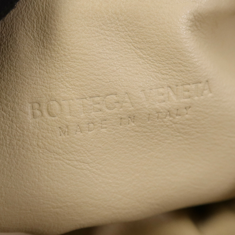 BOTTEGA VENETA 羊皮皮革Mini Jodie金扣手挽袋-11
