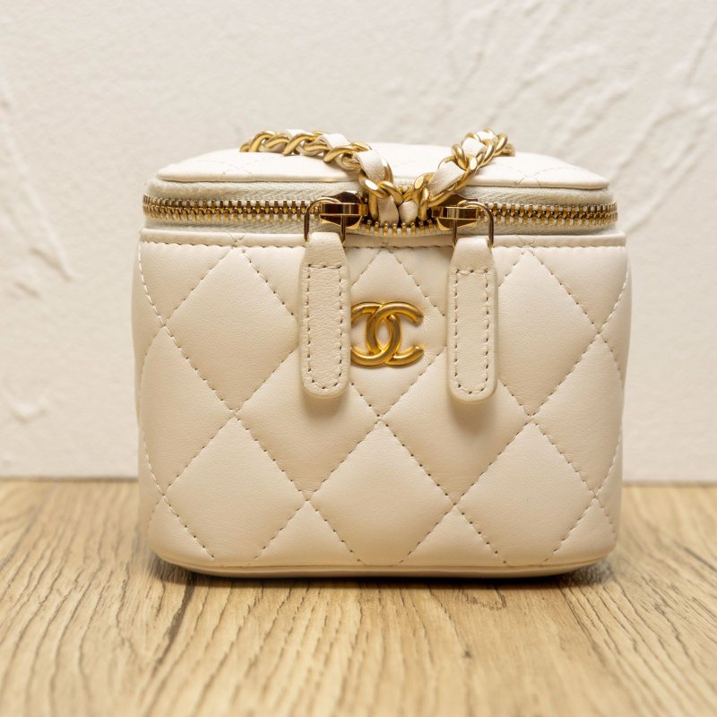 CHANEL 白色方盒子化妝包帶鏡子11金球30開肩背包-0